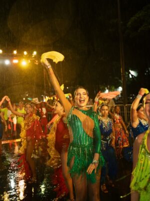 Taliana Vargas Instagram - Hay grito de feria en Cali!!! Con lluvia, con energía y con todo el sabor de los caleños, recibimos la Feria # 68 🌧️🎉💃 @alcaldiadecali