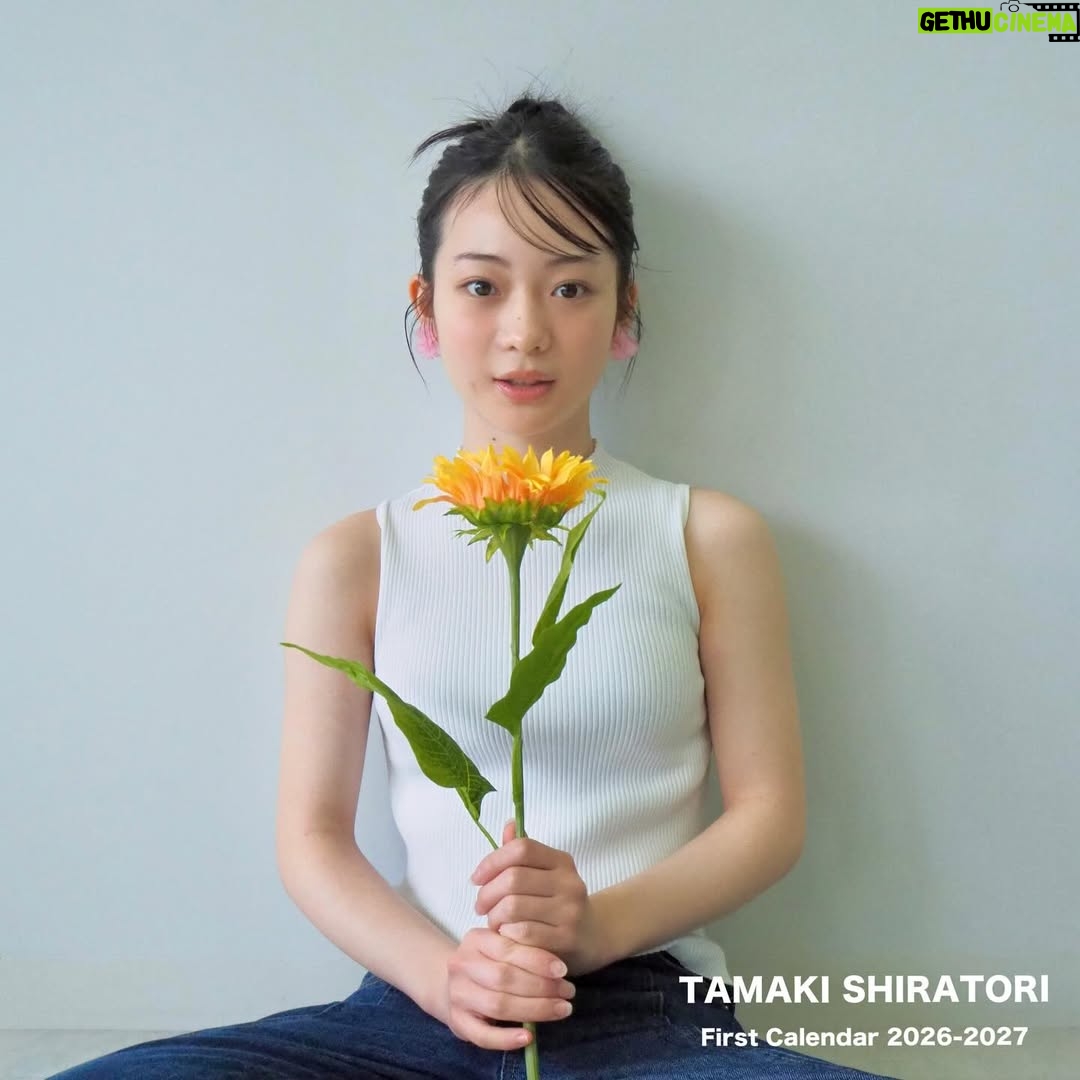 Tamaki Shiratori - 13.7K Likes - ⁡
⁡
白鳥玉季ファーストカレンダー2026-2027
⁡
私の初めてのカレンダーです。
いつもお世話になっている大好きなメンバーとモノづくりをしました🍊
是非、お手にとっていただきたいです。
⁡
みなさん、チェックしてください✨
⁡
https://topcoatshop.jp/product/72023

カレンダーのご予約はプロフィール欄のURLから🌻
⁡
#白鳥玉季
#ファーストカレンダー
#topcoatonlineshop