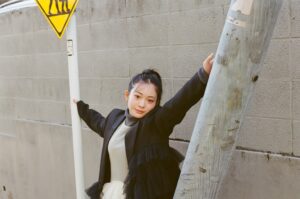 Tamaki Shiratori Instagram - ⁡
⁡
💛🖤
⁡
#路地裏てぃーん。
#16歳
#白鳥玉季
#topcoat