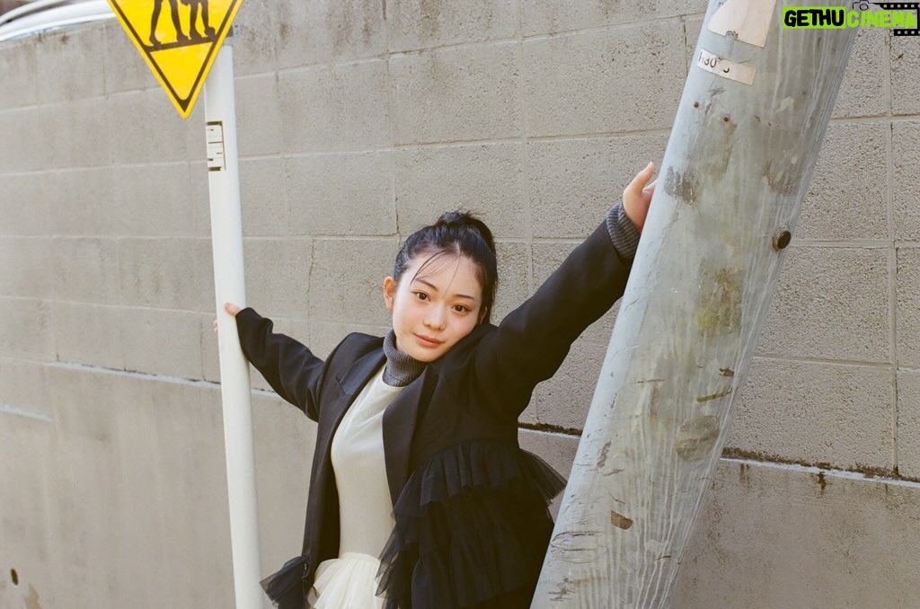 Tamaki Shiratori - 15.4K Likes - ⁡
⁡
💛🖤
⁡
#路地裏てぃーん。
#16歳
#白鳥玉季
#topcoat