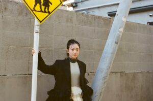 Tamaki Shiratori Instagram - ⁡
⁡
💛🖤
⁡
#路地裏てぃーん。
#16歳
#白鳥玉季
#topcoat