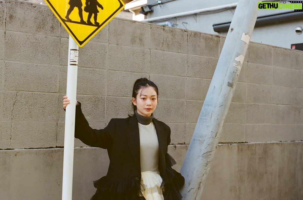 Tamaki Shiratori - 15.4K Likes - ⁡
⁡
💛🖤
⁡
#路地裏てぃーん。
#16歳
#白鳥玉季
#topcoat