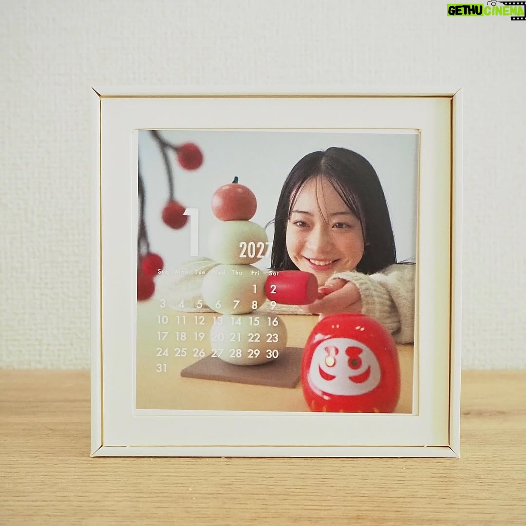 Tamaki Shiratori - 13.7K Likes - ⁡
⁡
白鳥玉季ファーストカレンダー2026-2027
⁡
私の初めてのカレンダーです。
いつもお世話になっている大好きなメンバーとモノづくりをしました🍊
是非、お手にとっていただきたいです。
⁡
みなさん、チェックしてください✨
⁡
https://topcoatshop.jp/product/72023

カレンダーのご予約はプロフィール欄のURLから🌻
⁡
#白鳥玉季
#ファーストカレンダー
#topcoatonlineshop