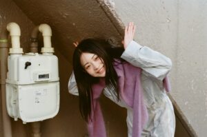 Tamaki Shiratori Instagram - ⁡
⁡
🩷🤍
⁡
#路地裏てぃーん。
#16歳
#白鳥玉季 
#topcoat