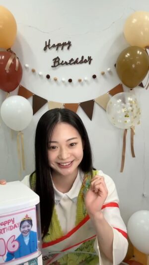 Tamaki Shiratori Instagram - 誕生日インスタライブありがとうございました😊
1月末までアーカイブ残します！

⁡ファーストカレンダーのご予約はこちら↓
https://topcoatshop.jp/product/72023

プロフィール欄のURLからもご覧いただけます🌻

#白鳥玉季
#topcoat
#2026