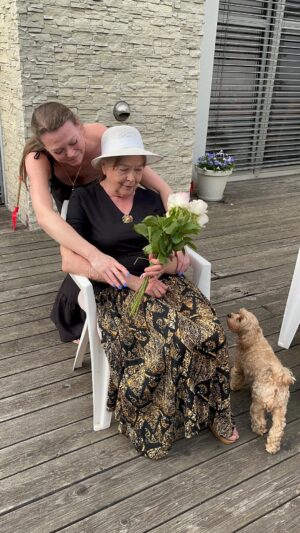 Tamara Arciuch Instagram - Być Mamą i mieć kochającą pełną życia Mamę wciąż blisko siebie-nie ma większego Szczęścia ! Dziękuję.🌸🌸❤️❤️Cudowny Dzień Mamy.
#dzienmamy #miłość #szczęście # dzieci #corkaimama