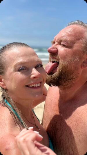 Tamara Arciuch Instagram - Paratata tam ta dam tam tam! Wakajki to jest to!
#tamaraarciuch #wakacje #holidays #razem #love #lovers #high #ocean #beach