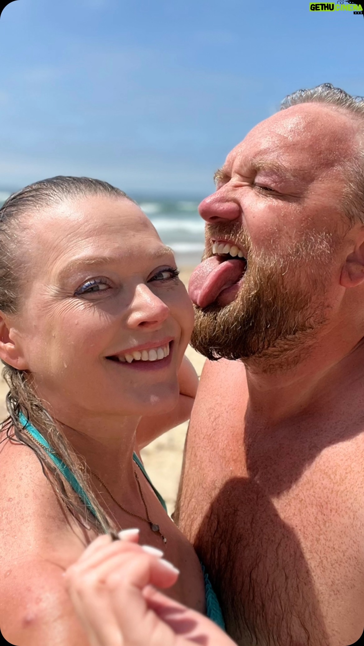 Tamara Arciuch - 3K Likes - Paratata tam ta dam tam tam! Wakajki to jest to!
#tamaraarciuch #wakacje #holidays #razem #love #lovers #high #ocean #beach