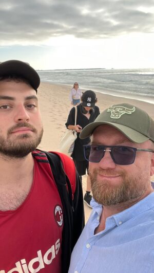 Tamara Arciuch Instagram - Zawsze tu wracam z zachwytem… 🤩
Portugalia 🇵🇹 moja Miłość.
Reszta też do kochania..😁 
#rodzina 
#dzieci
#wakacje
#plaża
#miłość