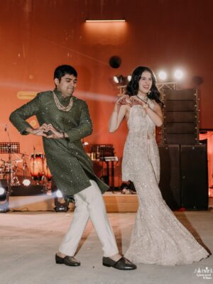 Taneesha Mirwani Instagram - reception type beat <3
fit @simone_handcrafted
styled by @nishthaparwani
assisted by @_priyyyanshii