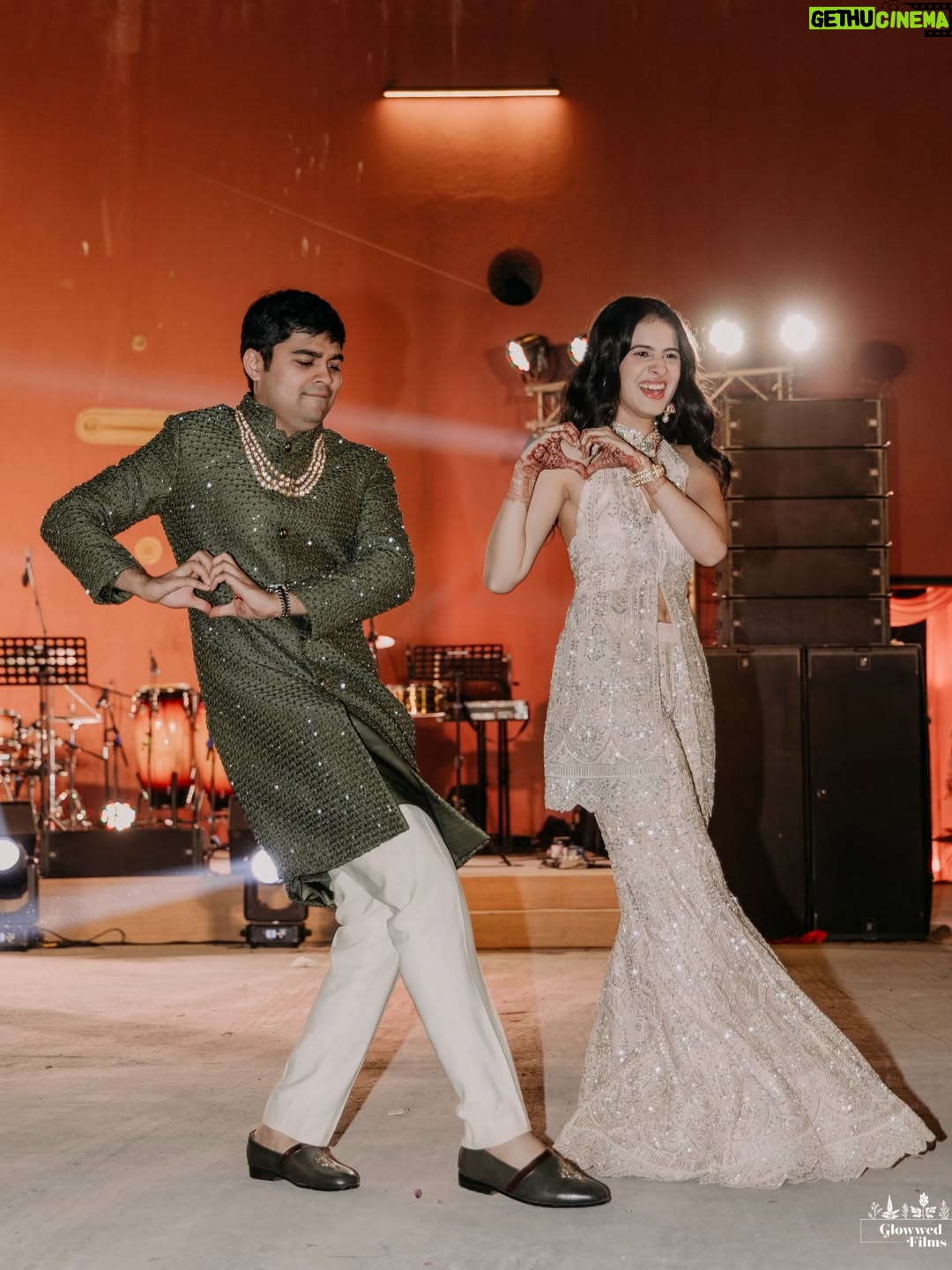 Taneesha Mirwani - 90.5K Likes - reception type beat <3

fit @simone_handcrafted 
styled by @nishthaparwani 
assisted by @_priyyyanshii
