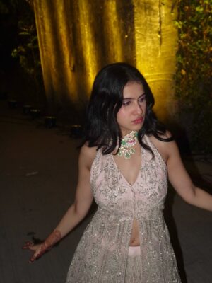 Taneesha Mirwani Instagram - reception type beat <3
fit @simone_handcrafted
styled by @nishthaparwani
assisted by @_priyyyanshii
