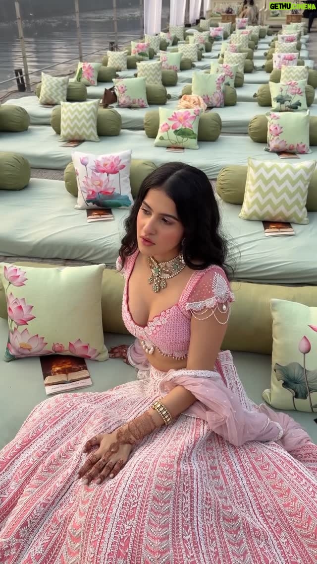 Taneesha Mirwani - 206.3K Likes - lehenga of my dreams

from @riantasofficial 
gorgeous jewellery @azotiique 
mua & hair @nikkichawlamakeovers @muskan_makhija27 
styled by @_tanyaa14_