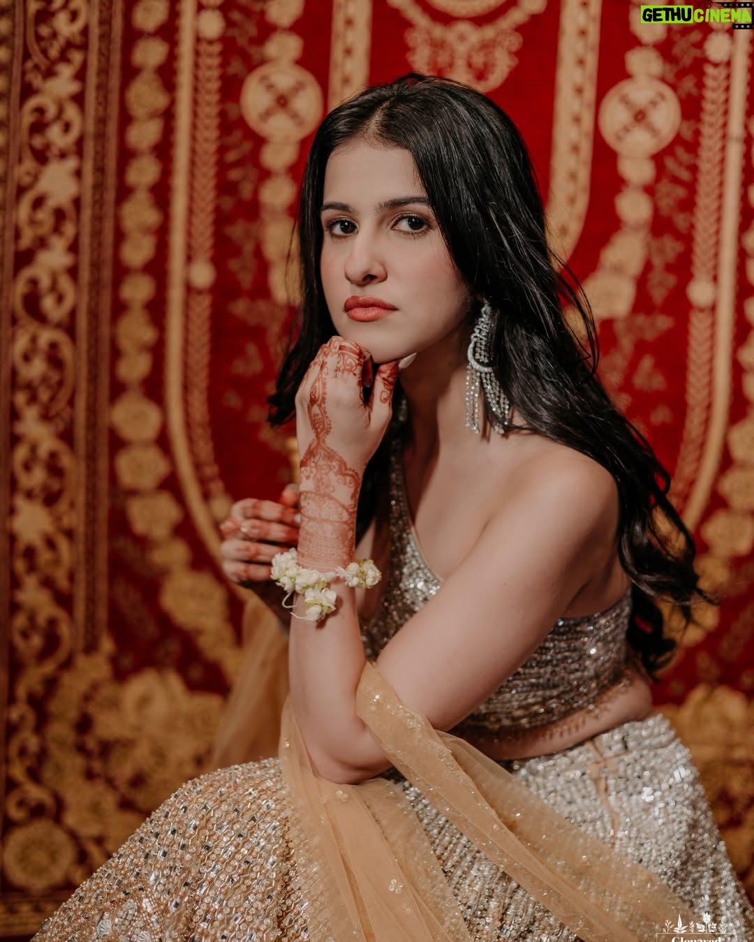 Taneesha Mirwani - 112.7K Likes - sister of the queen

hair & mua @nikkichawlamakeovers @muskan_makhija27 
outfit & jewels @isabydollywahal @azotiique 
styling star @_tanyaa14_