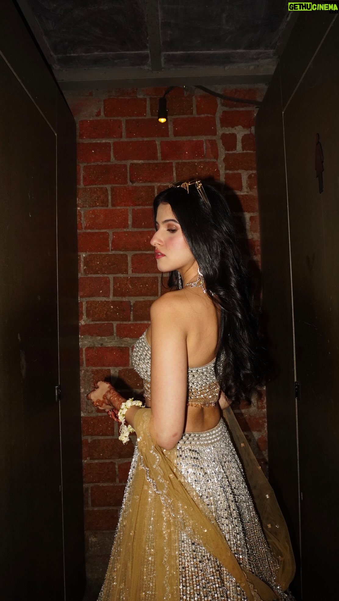 Taneesha Mirwani - 208.4K Likes - taneesha o my darling 

Hair & Makeup - @nikkichawlamakeovers @muskan_makhija27 
Styled by - @_tanyaa14_
Outfit - @isabydollywahal 
Jewellery - @azotiique