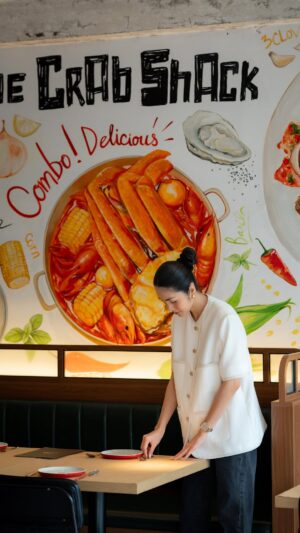 Tang Thanh Ha Instagram - 12 năm làm F&B đam mê vẫn còn nguyên vẹn.
The Crab Shack Central - 84 Ký Con