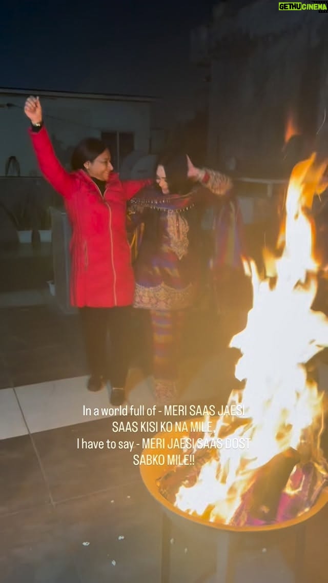 Tanika chawla - 1.2K Likes - His mom ❌  My mom ✅ 

#saasbahu #saasbahuaurbetiyaan #dost