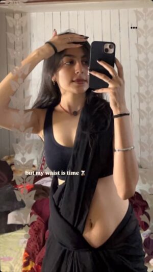 Taniya Oberoi Instagram - Fair enough ⌛️
.
.
#newyear #2026 #belly #waist #fyp