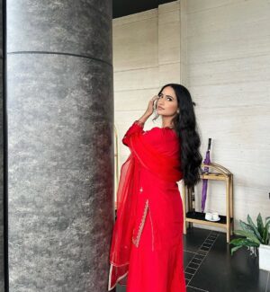 Tanu Grewal Instagram - my phone wanted to be in the photo
Wearing @sangam_sandhu_couture ❤️
