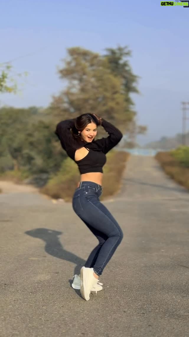 Tanu Rawat - 253.2K Likes - Kamar meri❤️ 
.
.
.
#tanurawat33 #instagram #explore #explorepage✨ #reelsinstagram #india #trendingreels #virel #insta #dance