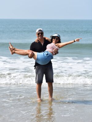 Tanuja Jt Instagram - Beach and Us 🥰 

ಆಗಾಗ ಮಗಳನ್ನ ಬಿಟ್ಟು ಬರಬೇಕು ಅಲ್ವಾ 🥰

#goabeach
