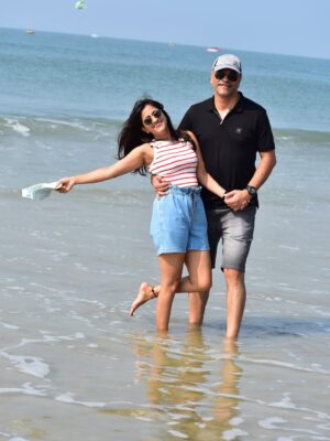 Tanuja Jt Instagram - Beach and Us 🥰 

ಆಗಾಗ ಮಗಳನ್ನ ಬಿಟ್ಟು ಬರಬೇಕು ಅಲ್ವಾ 🥰

#goabeach