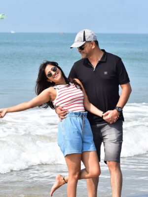 Tanuja Jt Instagram - Beach and Us 🥰 

ಆಗಾಗ ಮಗಳನ್ನ ಬಿಟ್ಟು ಬರಬೇಕು ಅಲ್ವಾ 🥰

#goabeach