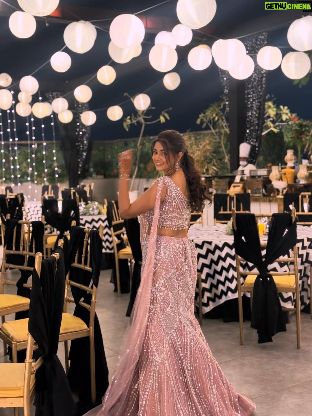 Tanvi Dogra - 68.4K Likes - When the outfit speaks, you just pose 💕 

Styled by : @stylewithroshnii 
Wearing: @emiraasbyindrani 
Jewellery: @solikocommunications 

#PinkAesthetic #GlitterGlow #PastelVibes #ShineBright #EthnicElegance