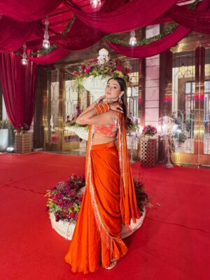 Tanvi Dogra Instagram - Draped in grace, glowing in my own shade ✨

Outfit by :- @gemfashionstudio 
@gemstudiorentalboutique 
Styling by :- @reiicha_tiwari