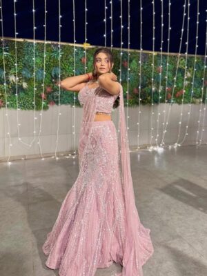 Tanvi Dogra Instagram - When the outfit speaks, you just pose 💕 

Styled by : @stylewithroshnii 
Wearing: @emiraasbyindrani 
Jewellery: @solikocommunications 

#PinkAesthetic #GlitterGlow #PastelVibes #ShineBright #EthnicElegance