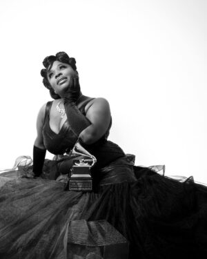 Tarriona Ball Instagram - She here yall…..Thank you @recordingacademy  Thank you Mr.Morgan!! @gusbennettphoto 📷 📓 @thamakeupartist @mzbeejoness Hair and Makeup!!