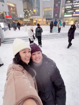 Tasha Low Instagram - Snowflakes, Santa stops, and mum by my side 🎅🏼❄️
Sending love to everyone !!! ✨