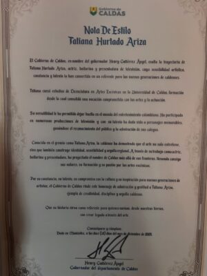 Tatiana Ariza Instagram - Hay reconocimientos que no se esperan, que sorprenden y que acarician el alma.
Hoy recibí un homenaje y condecoración por parte de la @gobercaldas y su Gobernador @henrygutian en mi Manizales del alma.
mucho por agradecer y celebrar!
Gracias @anitagomez41 por el amor por la gestión para que esto se hiciera realidad.
Seguimos caminando con amor gracias a Dios a la vida a @mateoortiza @arizaclarita @lilo.management a mi familia, amigos, a mis personajes, proyectos, compañeros, grupos de trabajo y directores…. Pero sobre todo, gracias a ustedes AMORES.
Les amo ❤️