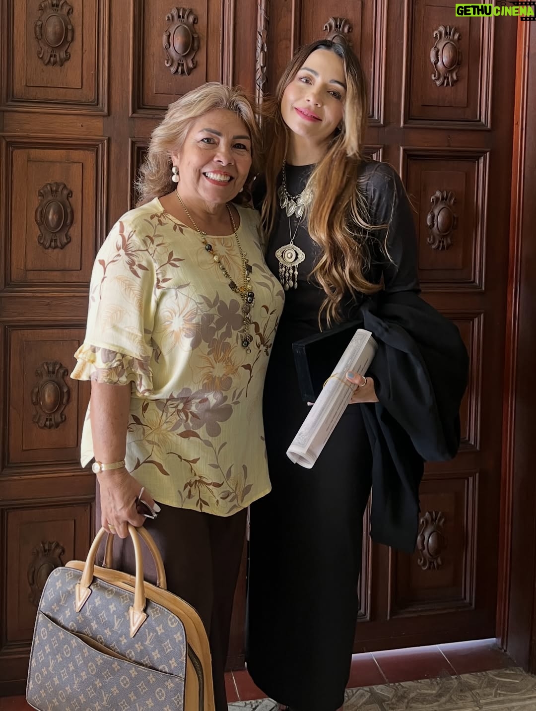 Tatiana Ariza - 13.9K Likes - Manizales 2025-2026

Es cómo que uno quisiera volver siempre a ese  lugar, que por más que haya cambiado y nosotros también, tiene algo, un “no sé qué”.Que terminas extrañando con un hueco en el estómago, un vacío cuando ya estás de nuevo en tu presente, en ese hogar que te tocó formar lejos de los tuyos y que aún, después de años lejos, re-sientes.

Cada vez que se va a casa de mamá, a casa de la abuela, con peleas😂, conflictos, extrañeza…
hay algo más poderoso, que nos sigue llamado al regreso.

¿Cómo te sientes de volver?