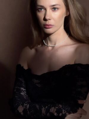 Tatiana Babenkova Instagram - Backstage drama queen   (второму образу придумайте название)

@pivenofficial