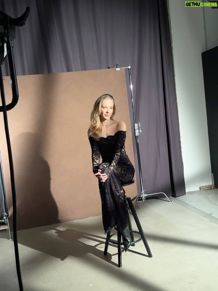 Tatiana Babenkova - 6.8K Likes - Backstage drama queen   (второму образу придумайте название)

@pivenofficial