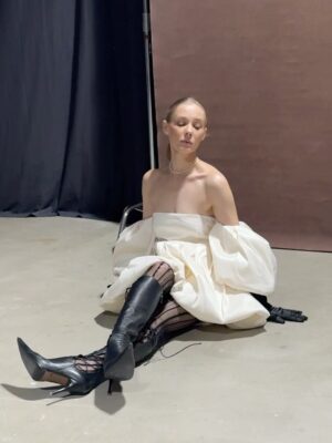 Tatiana Babenkova Instagram - Backstage drama queen   (второму образу придумайте название)

@pivenofficial