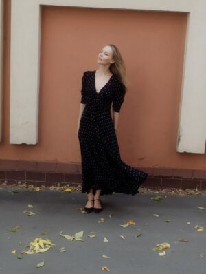 Tatiana Babenkova Instagram - Недавно один режиссёр наконец-то обозначил моё амплуа: «То ли Бемби, то ли бл*дь. С такими характеристиками надо уметь работать».

Не поспоришь… сложный персонаж! 

foto @denistumanov