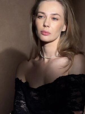 Tatiana Babenkova Instagram - Backstage drama queen   (второму образу придумайте название)

@pivenofficial