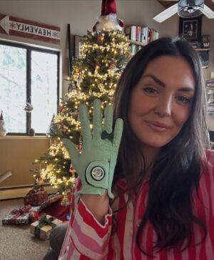 Taylor Cole Instagram - Okay okay, I know it’s not all about the presents…
but Santa absolutely understood the assignment ⛳️🎅✨ #christmasmorning #marriedandmerry 💍#christmasswing #golfgirl #christmasgame 🎄☃️