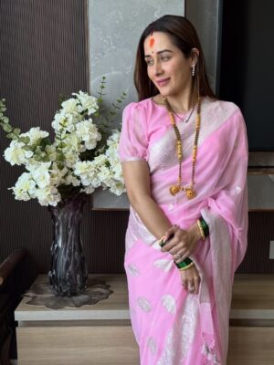 Tejaswini Lonari Instagram - Welcoming 2026 with gratitude and hope ✨
Wishing everyone a very Happy and Prosperous New Year. May all your wishes be fulfilled and your paths be blessed 🌼🙏🧿🧿🧿