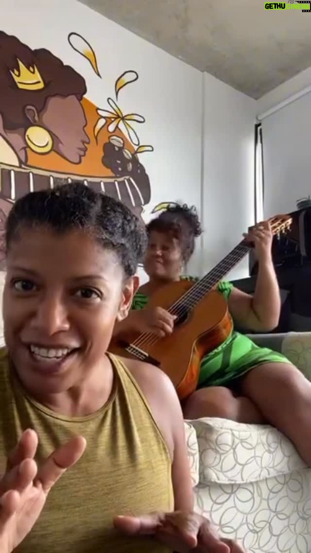 Thalma de Freitas - 54.3K Likes - Eu, @heloferreiraviolao e @mahmundi esperamos vocês nesta quinta-feira, dia 11 de dezembro no show bem amorzinho que preparamos: “Dedique uma canção ao crush”. 

Vamos de clássicos do cancioneiro da paquera, daquela fossinha gostosa, vamos de coisas minhas e nossas. Tá lindo! ❣️

Vejo vocês lá no @bona_casa_de_musica na quinta, às 21h (casa abre às 19h com drinks e comidinhas delícia). Ingressos no link na bio, link tbém nos stories ou acessando www.eventim.com.br/bona