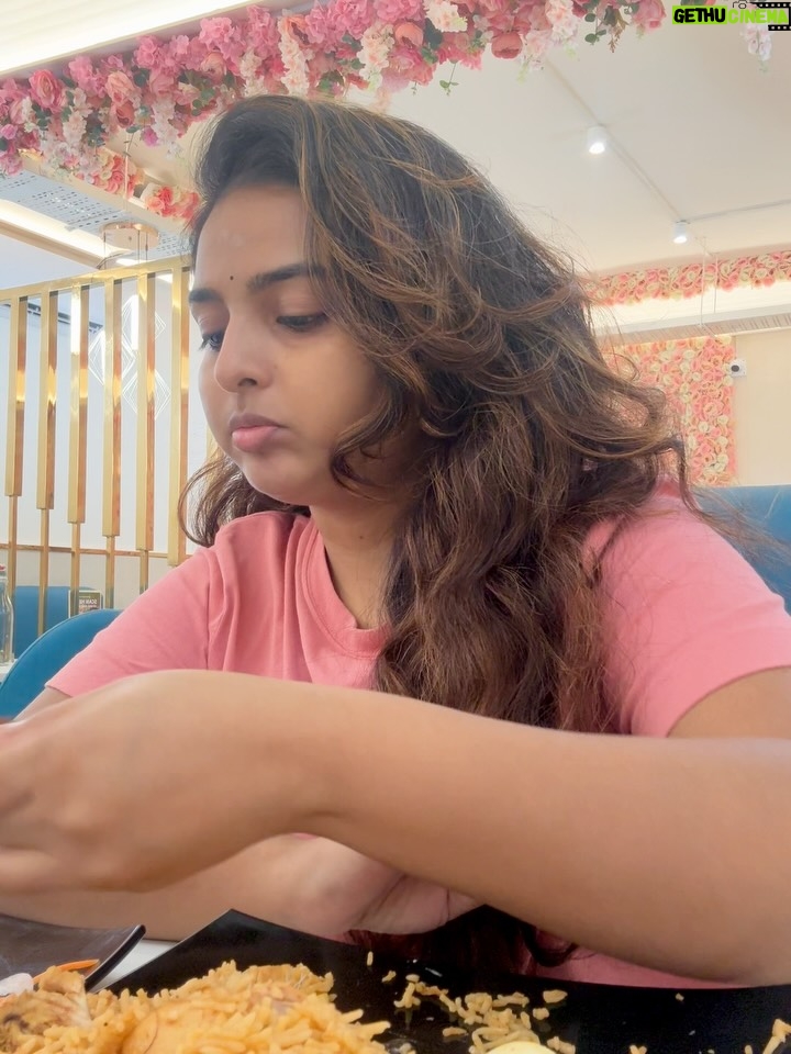 Thamizhvani - 7.5K Likes - I don’t wait for moments.
I create them 🌸🤎

#QuietPower
#Presence
#SoftStrength
#ChennaiDiaries
#briyani