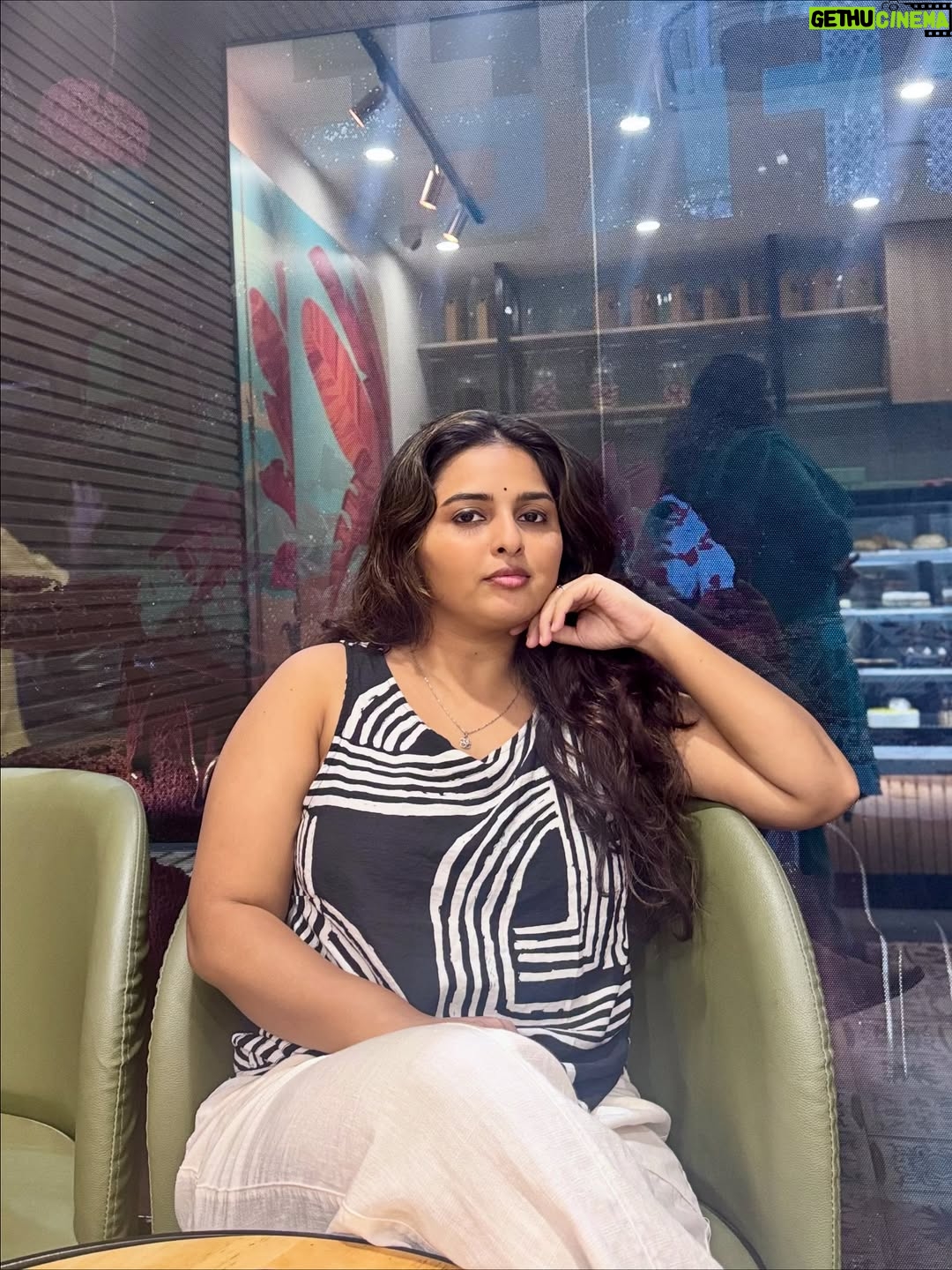 Thamizhvani - 9.8K Likes - Not every calm face is quiet — some just know their worth✨

#vanivibes #calmenergy #cafemood #chennaivibes