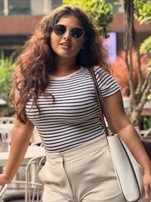 Thamizhvani Instagram - Made you stop scrolling… art does that ✨🎨😉 

Snapped it 📸 @dhee_bobby_choreographer 

#instagram #prettyvibes #spotlight #energy