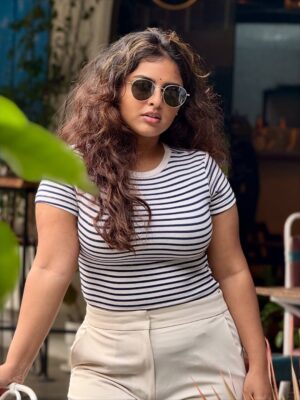 Thamizhvani Instagram - Made you stop scrolling… art does that ✨🎨😉 

Snapped it 📸 @dhee_bobby_choreographer 

#instagram #prettyvibes #spotlight #energy