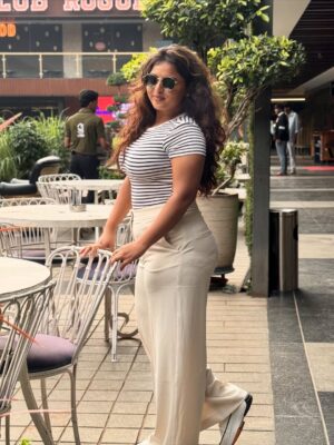 Thamizhvani Instagram - Made you stop scrolling… art does that ✨🎨😉 

Snapped it 📸 @dhee_bobby_choreographer 

#instagram #prettyvibes #spotlight #energy