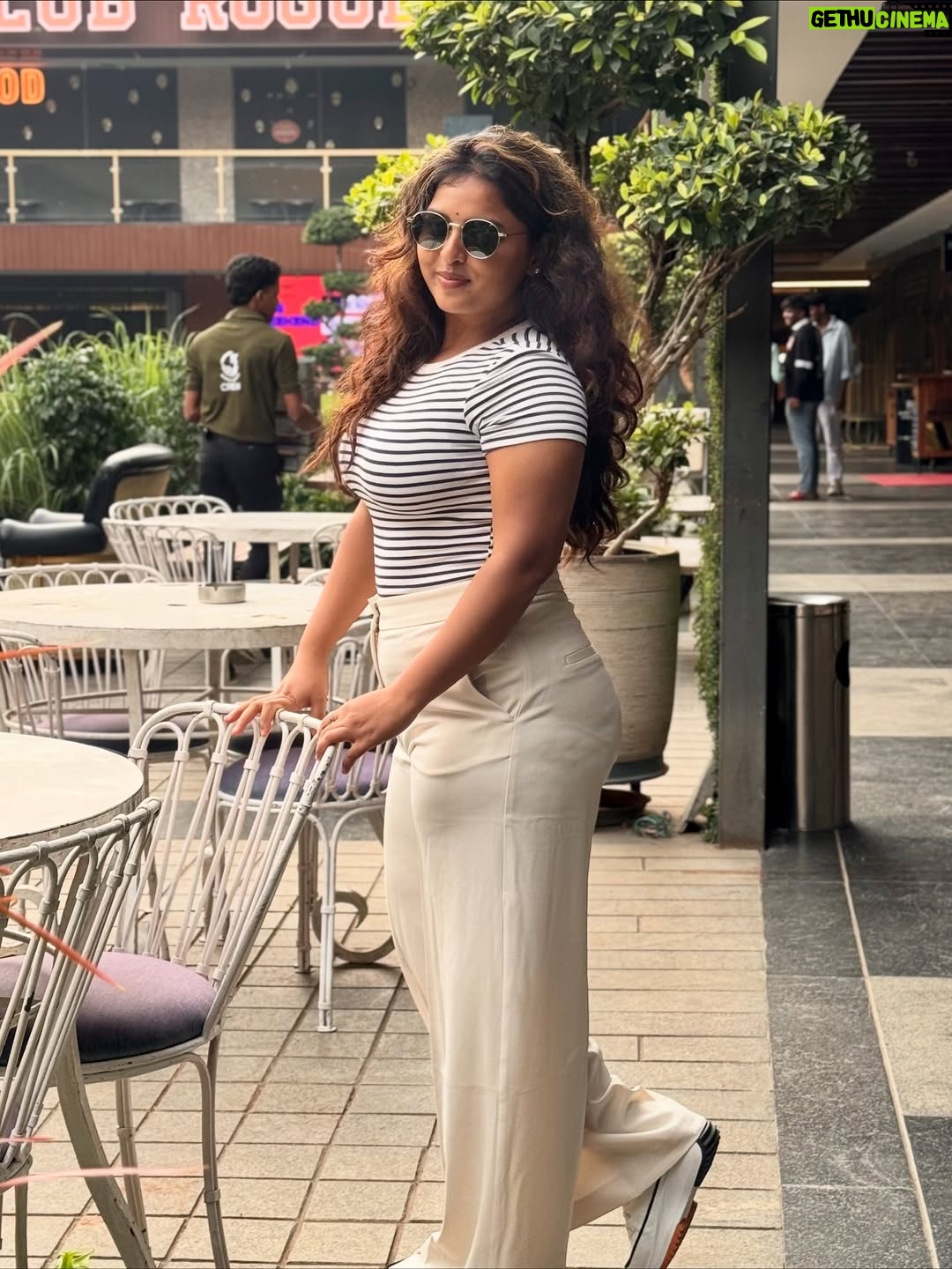 Thamizhvani - 38.4K Likes - Made you stop scrolling… art does that ✨🎨😉 

Snapped it 📸 @dhee_bobby_choreographer 

#instagram #prettyvibes #spotlight #energy