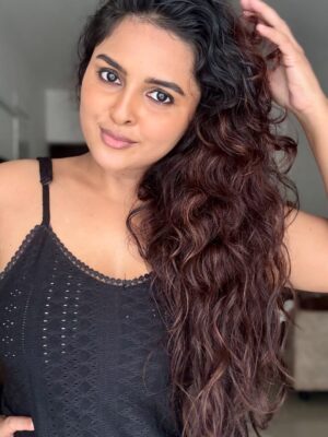 Thamizhvani Instagram - Smiling my way through the little moments 🌸✨ 
Positivity only zone 😄💖

#selfietime #HappyEnergy #goodvibes #hairdays