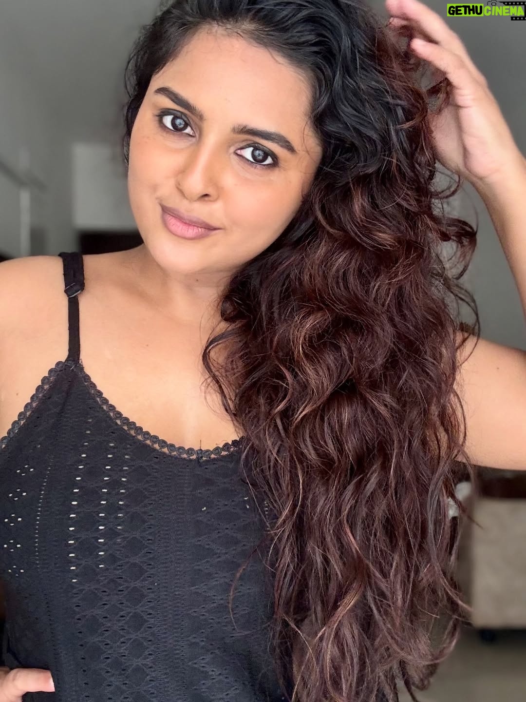 Thamizhvani - 16.6K Likes - Smiling my way through the little moments 🌸✨ 
Positivity only zone 😄💖

#selfietime #HappyEnergy #goodvibes #hairdays